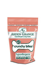 Arden Grange Crunchy Bites traškūs kąsniukai su šviežia lašiša 250 g.